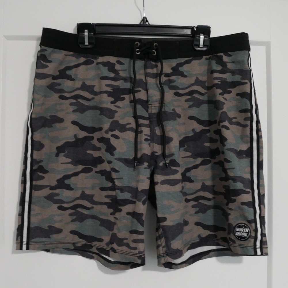 North Shore Mens Camo Boardshorts NWOT~